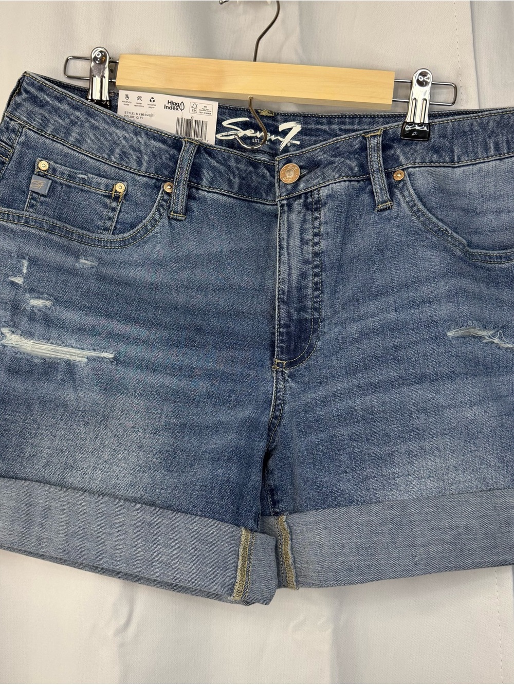 NWT Seven7 Relaxed Bermuda Shorts Size 10 Distressed Cuffed Mid Rise Denim
